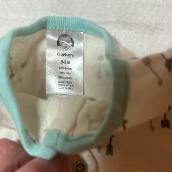 Gerber - Cream and Blue Arrow Print Newborn baby Footie Sleeper - Picture 4 of 4